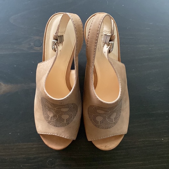 Coach Heels - Picture 2 of 5